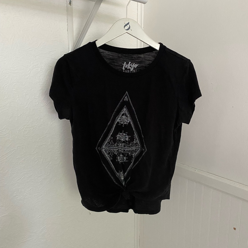 Trendy Black Tee with Grey Graphic